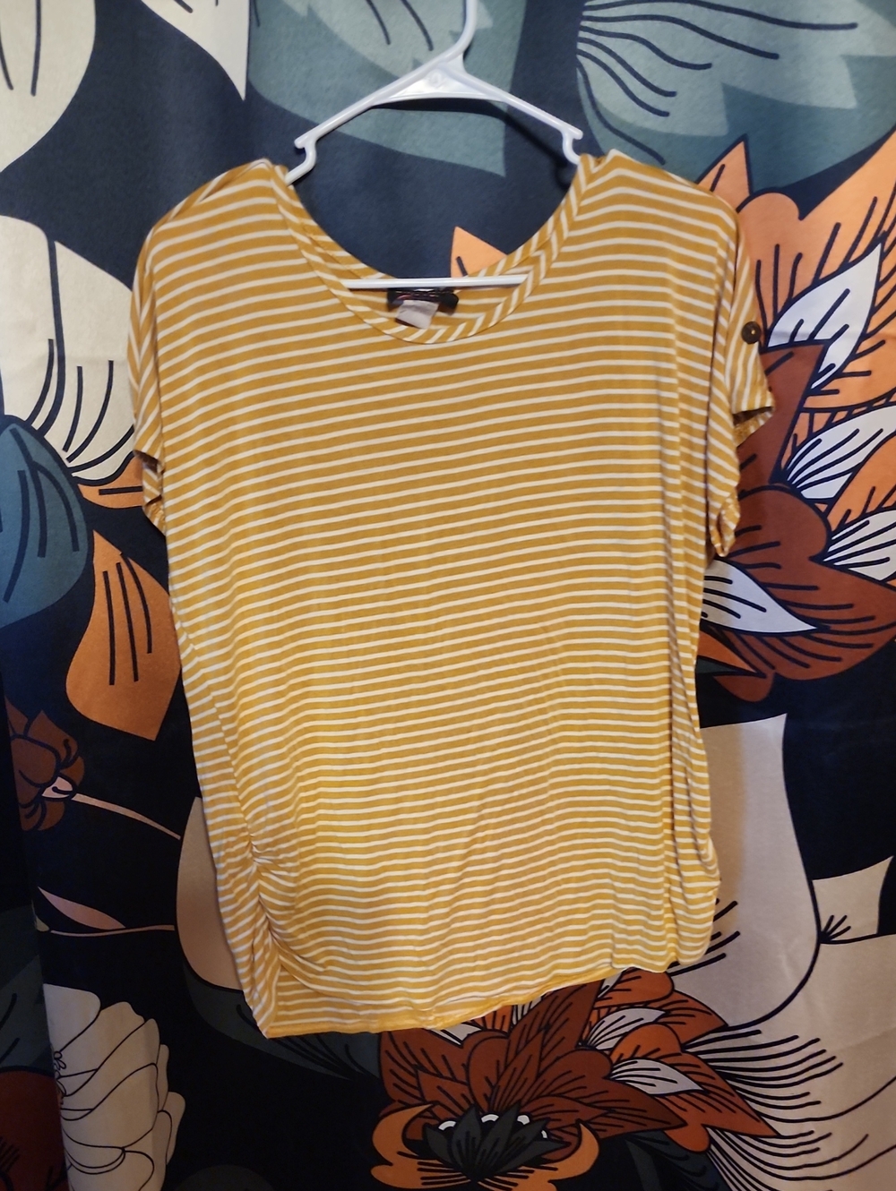 Discreet Yellow and White Striped Short-Sleeve Tee
